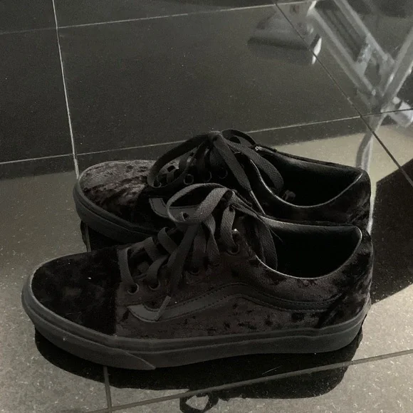 Vans Old Skool Velvet Men’s Black Sneakers - Picture 3 of 8